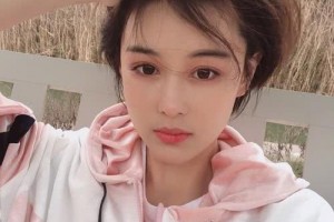 张馨予黄圣依同是爱做美食的美厨娘我们评评谁的厨艺更胜一筹