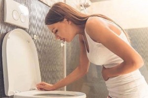 女孩子晨起第1泡尿若呈现这3反常多半是子宫在求救