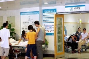 2岁幼儿因咳嗽被家人喂扫把油止咳致急性中毒进ICU抢救 2岁幼儿因咳嗽被家人喂扫把油止咳致急性中毒进ICU抢救