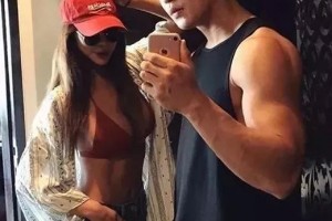 44岁翘臀阿姨迷倒小16岁的男友身段面前年纪历来不是问题