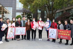 【市中医回家】我院三位上海第三批援鄂医疗队员今天免除阻隔返家 【市中医回家】我院三位上海第三批援鄂医疗队员今天免除阻隔返家
