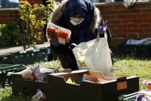 查询显现因为冠状病毒300多万英国人正在挨饿