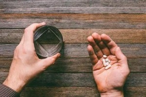 科学用药科普扶贫用什么水服药有考究吗 科学用药科普扶贫用什么水服药有考究吗