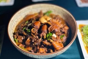 舌尖美食一步道胃蒙山老公鸡齐家地锅鸡 舌尖美食一步道胃蒙山老公鸡齐家地锅鸡