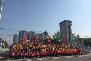这支医疗队撤离时张定宇厚意鞠躬称谢 这支医疗队撤离时张定宇厚意鞠躬称谢