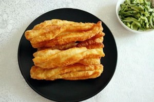 家庭版酥脆小油条学会这1招滋味不比早餐店的差 家庭版酥脆小油条学会这1招滋味不比早餐店的差