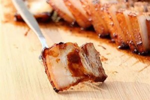 1块猪肉1勺叉烧酱做出娇嫩多汁的叉烧酱烤肉好吃不腻 1块猪肉1勺叉烧酱做出娇嫩多汁的叉烧酱烤肉好吃不腻
