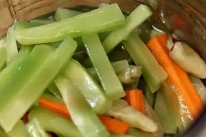 泡椒莴笋怎么做最好吃教你一招酸辣爽口贮存一个月都不坏 泡椒莴笋怎么做最好吃教你一招酸辣爽口贮存一个月都不坏