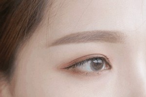 近视眼能够割双眼皮吗之后对佩带眼镜有什么影响… 近视眼能够割双眼皮吗之后对佩带眼镜有什么影响…