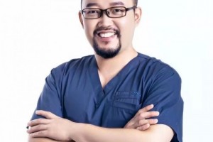 郑仕平院长:正确祛眼袋,才能让你更年轻 郑仕平院长:正确祛眼袋,才能让你更年轻